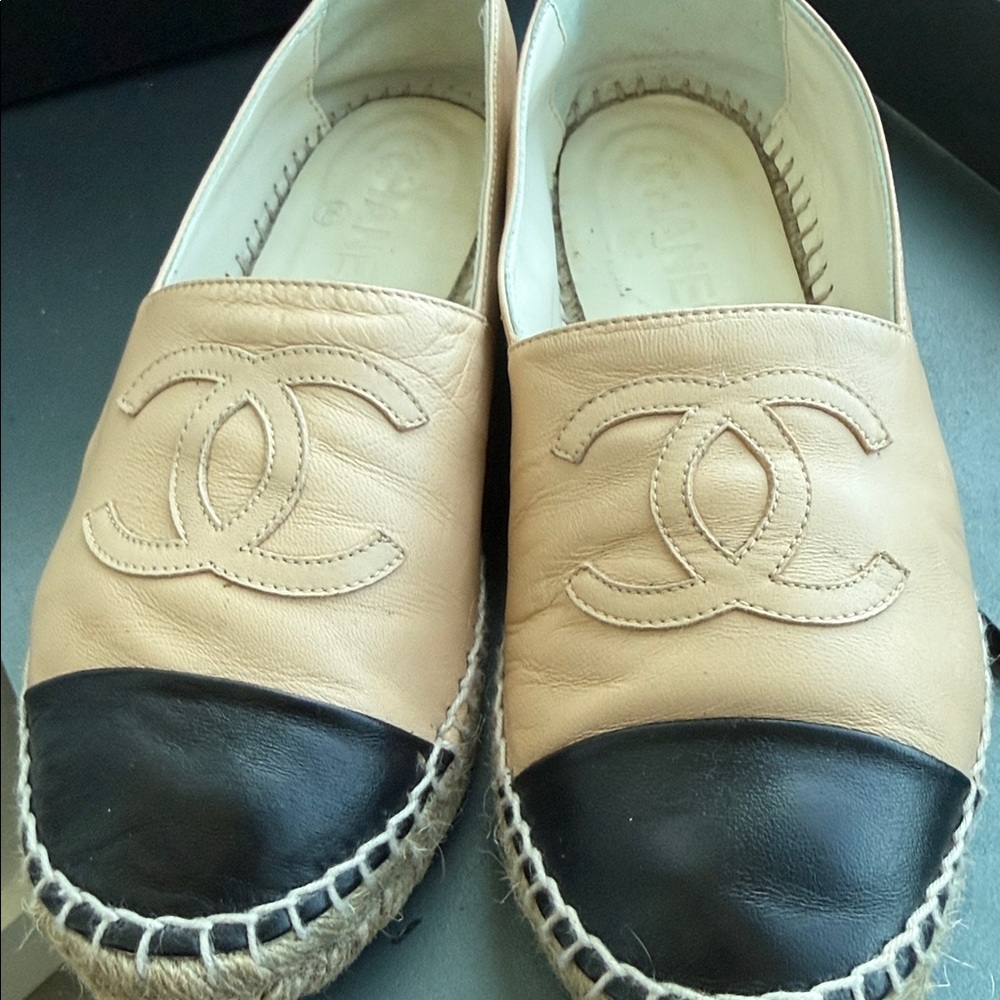 Chanel Espadrilles - size 7, comes with designer box & 2 dust bags - Picture 4 of 10